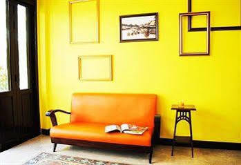 Focal Local Bed & Breakfast Бангкок Экстерьер фото
